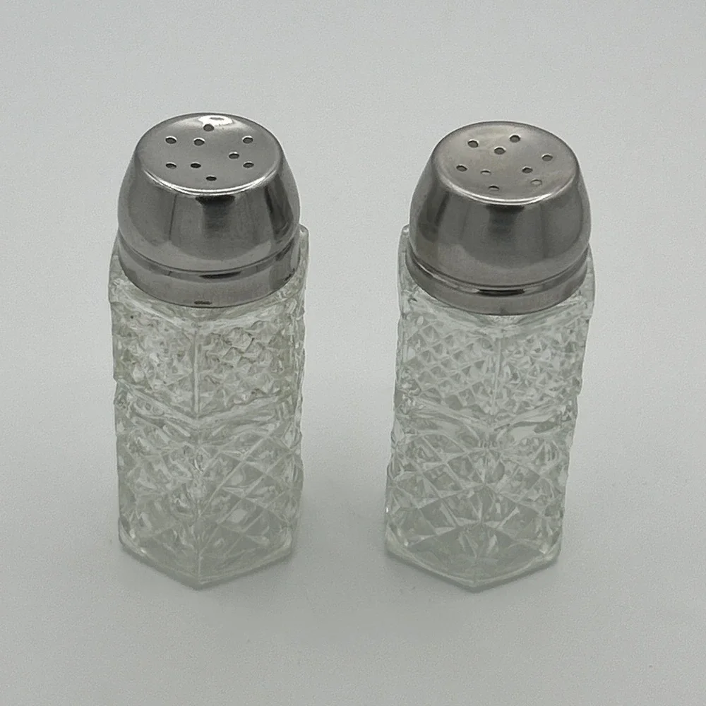 Vintage Anchor Hocking Wexford Salt and Pepper Shakers Clear Pressed Glass 4